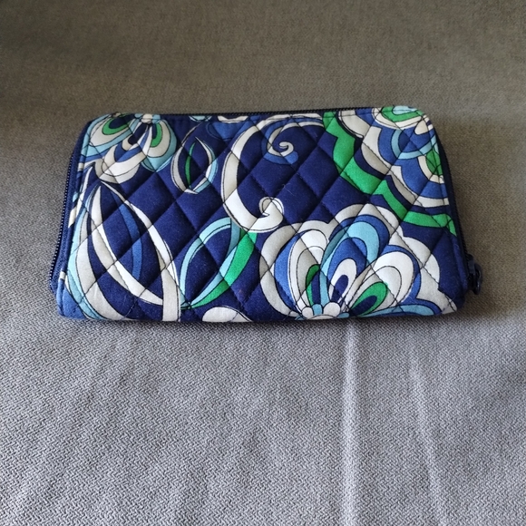 Vera Bradley Handbags - Vera Bradley Zip Around Wallet